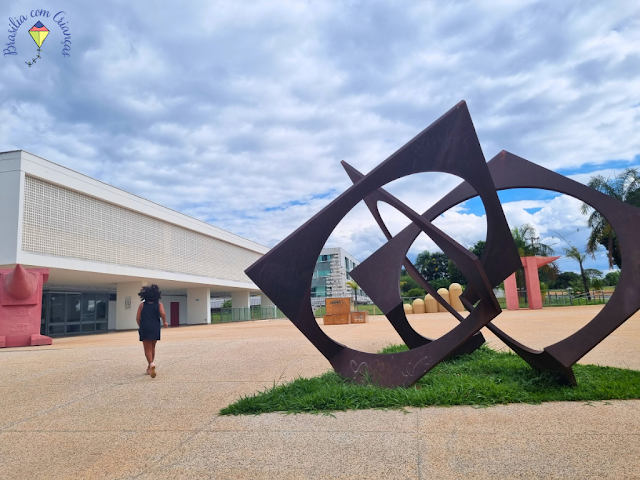 Área externa do Museu de Arte de Brasília