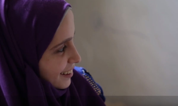 فتاة سورية تبلغ 15 عاماً أم لطفلتين في فيلم وثائقي