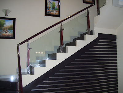 PT TRIMAS JAYA RAILING TANGGA DENGAN KACA PT TRIMAS JAYA RAILING TANGGA DENGAN KACA