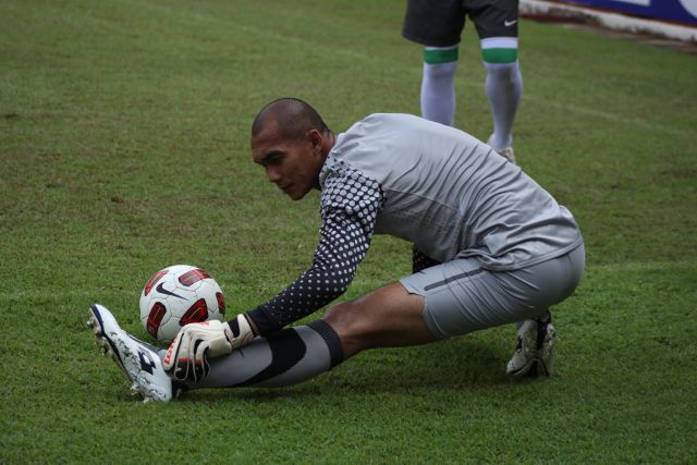 Neil Etheridge 2011