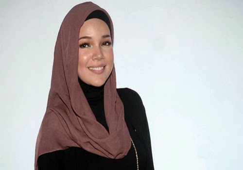 Foto Gaya Model Hijab Dewi Sandra Terbaru 2015  Model 
