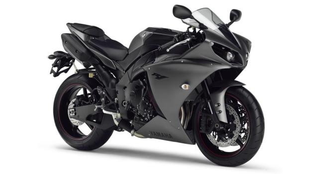  Motor Yamaha R1 Warna Hitam