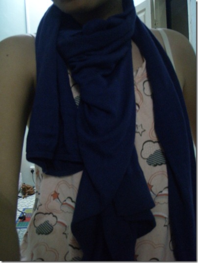 2nd way of tying the blue scarf up