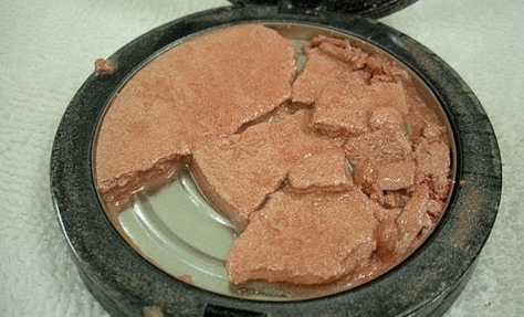 kosmetik rusak