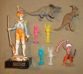 1 Carrara Marble Fontanini WHSmith Dinosaurs Plastic Toy Soldier Figures Fairies Ravensburger DSCN8527 Vintage Old Plastic Figures Board Game Pieces
