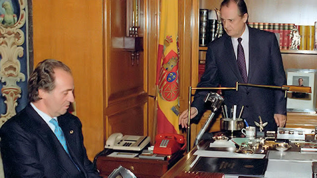 Sabino Fernández Campo, despachando con Juan Carlos I.