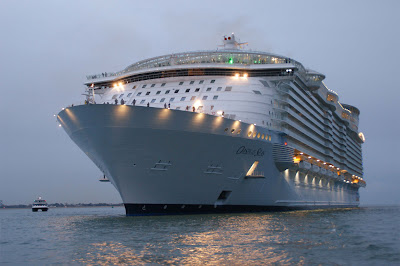 Oasis_of_the_Seas_Royal_Caribbean_Largest_Best_Cruise_Ships