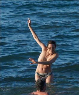 SelebrityUncensored - Agenbola24 -Marion-Cotillard-paparazzi-topless-beach-photos