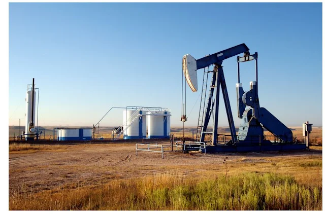 Cover Image Attribute: Oil well and storage tanks in the Texas Panhandle / Source: The Al Attiyah Foundation, Qatar