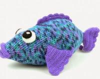 http://www.yarnspirations.com/assets/files/pattern-files/%5Bnode%3Aid%5D/pdf/en/Big%20Rainbow%20Fish%20_%20Yarn%20_%20Free%20Knitting%20Patterns%20_%20Crochet%20Patterns%20_%20Yarnspirations.pdf