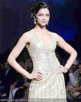 Deepika Padukone Ramp Mai Mumbai Lakme Fashion Week Fall-Winter 2009 Pictures