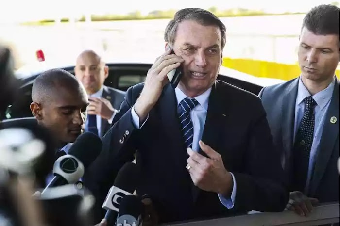 Bolsonaro sugere que parlamentares tirem do próprio bolso auxílio de R$ 600