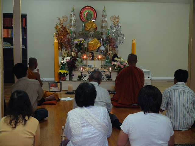 បុណ្យចេញព្រះវស្សា [The End of Buddhist Lent Ceremony] October 8, 2011