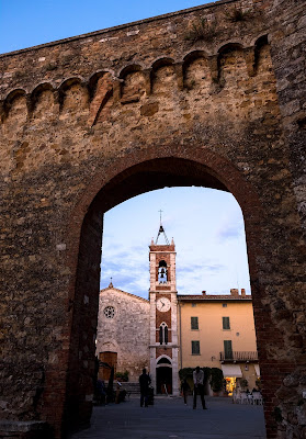San Quirico d'Orcia, Tuscany, town walls, town gate