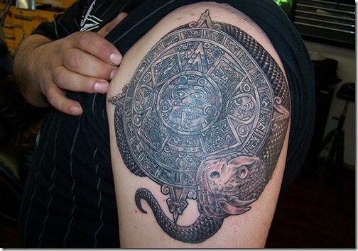 aztec_serpent_et_de_la_calandre_des_conceptions_de_tatouage