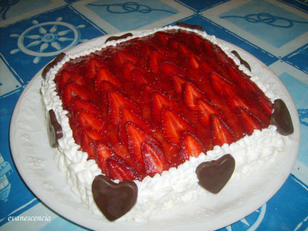 tarta de nata con fresas