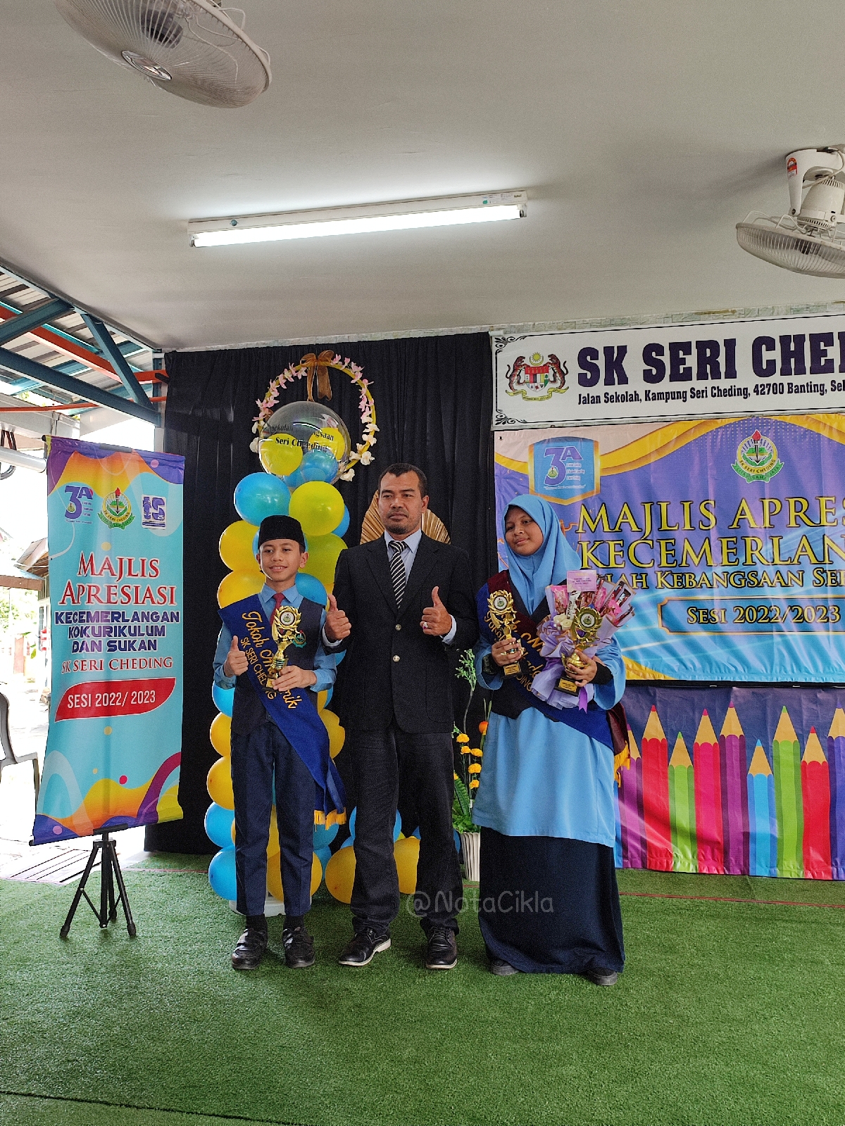 Kisah throwback : Tahniah kakak Batrisyia raih anugerah  murid cemerlang SK dan SRA. Alhamdullilah.