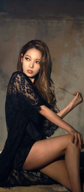 Aug 22nd '96 Jeon Somin (전소민) is the main vocalist and visual of the co-ed group KARD under DSP Media. She used to be a member of DSP Media’s Japanese girl group PURETTY (which disbanded in 2014). She was also a contestant on "Baby KARA" and finished in 2nd place. On August of 2015, Somin debuted as the leader of DSP Media’s new girl group APRIL, but she decided to leave the band on November, because she wanted to try out new music.  Somin eventually debuted as a member of KARD on July 19, 2017 with the mini album "Hola Hola".