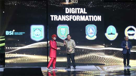 Gubernur Kepri Terima Anugerah Indonesia Award Inews 2022