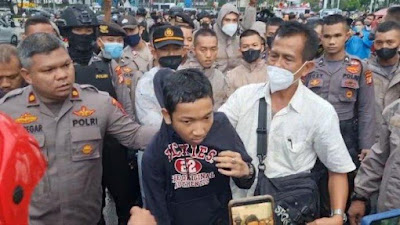 Demo Patung Kuda, Kapolsek Gambir Dipukuli dan Terinjak-injak, 78 Pendemo Diamankan