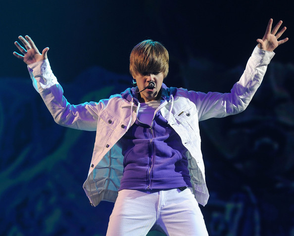 justin bieber in concert clothes. justin bieber in concert