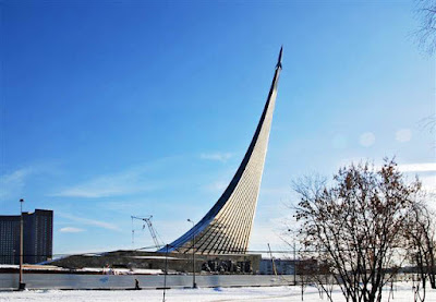 Monument to the Concuerors of Space atau monumen penaklukan luar angkasa 