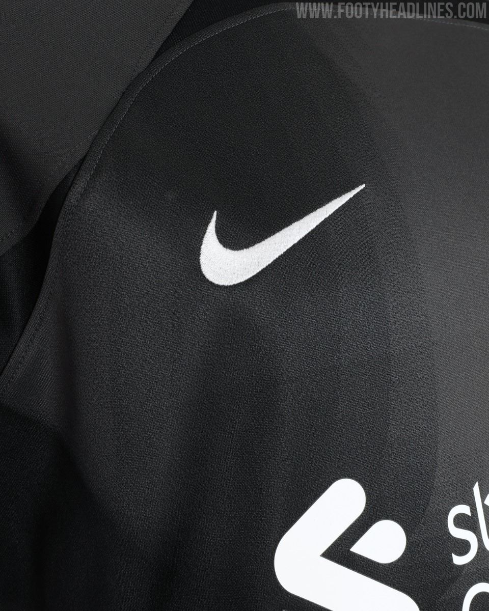 Liverpool 22-23 Goalkeeper Home & Away Kits Released + Third & Fourth  Leaked - Footy Headlines