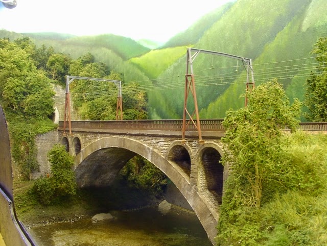HO Scale Model Train Bridges