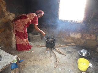 Esposa do Moustapha a cozinhar a nossa refeição