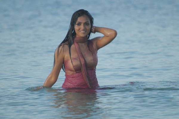 South Actress Sunaina Hot Sexy Body