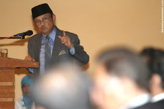  B. j. Habibie when giving Lectures