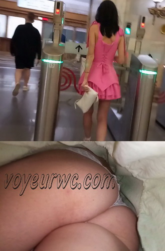 Upskirts N 3470-3484 (Upskirt voyeur videos with girls teasing with their butts on the escalator)