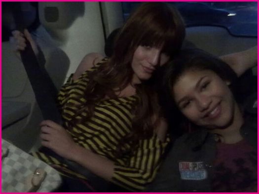 Noile poze a lui Bella Thorne de pe Twitter Posted by Admin at 544 AM