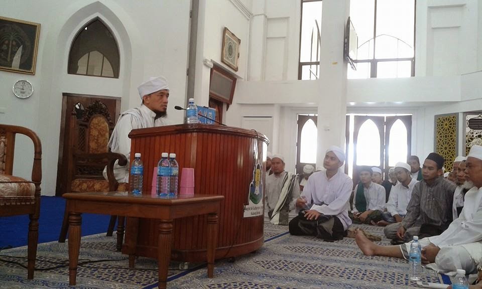 CAHAYA KEHIDUPAN TAUHID: Ijtimak Ulama Nusantara di Masjid ...