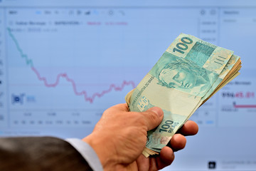 Bolsa brasileira acumula 12 quedas consecutivas pela  1ª vez em 53 anos