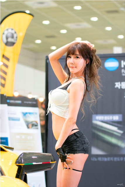 Choi Seul Ki at  Seoul Auto Salon 2016