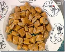 Mezzemaniche di pasta fresca rossa