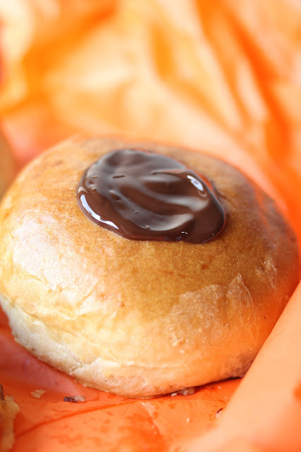 brioches , fourrage chocolat , pa^te d'amandes , cuisine danoise