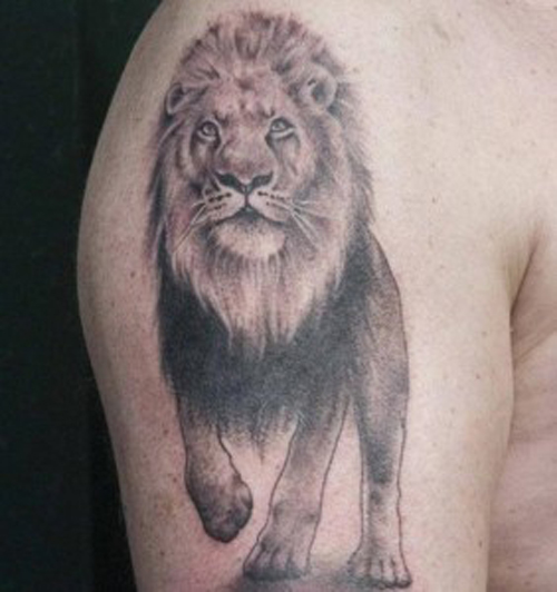 hand tattoo lion leo design