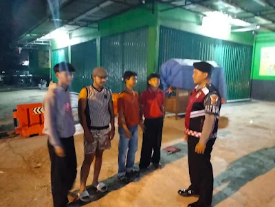 Anggota Sat Samapta Polres Karawang Gencar Melaksanakan Patroli Perintis Presisi diwilayah Karawang dalam rangka mengantisipasi Kenakalan Remaja pada Malam hari