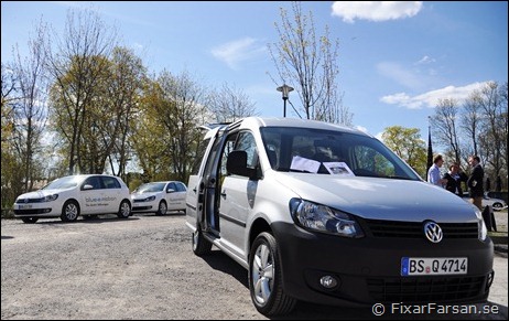 Front-E-Caddy-Elbil-Bredvid-Golf-Blue-E-Motion