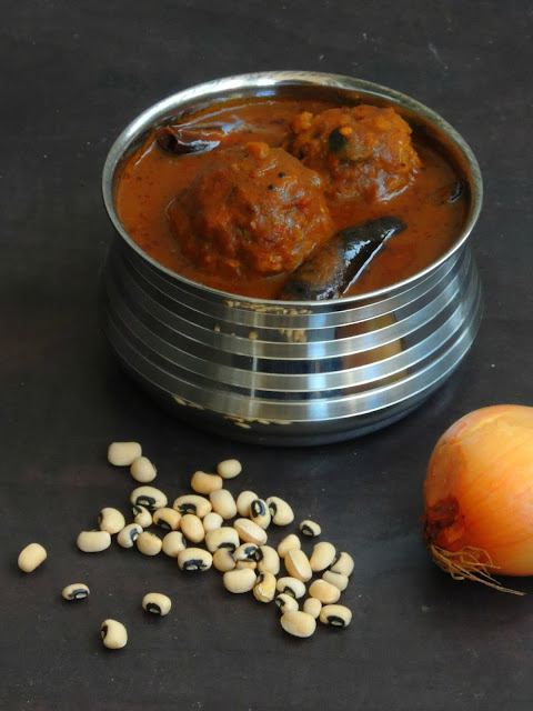 Black eyed peas Dumplings in Tamarind gravy