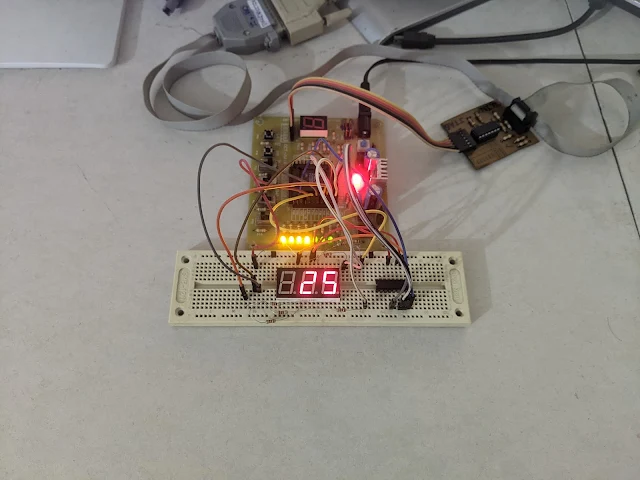 XC9536 Counter with Two-Digit Multiplexing Display Using VHDL