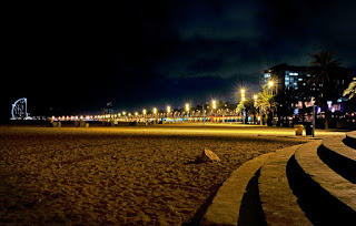La bellissima spiaggia di Barceloneta, uno scatto notturno a Bercellona