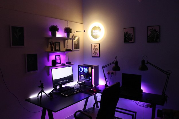 5 Essential Decor Ideas For Your Gaming Desk Setup | The Test Pit