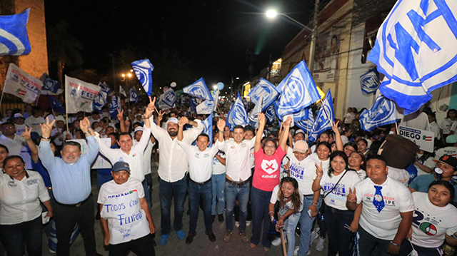 Macari encabeza la caravana azul en Peto