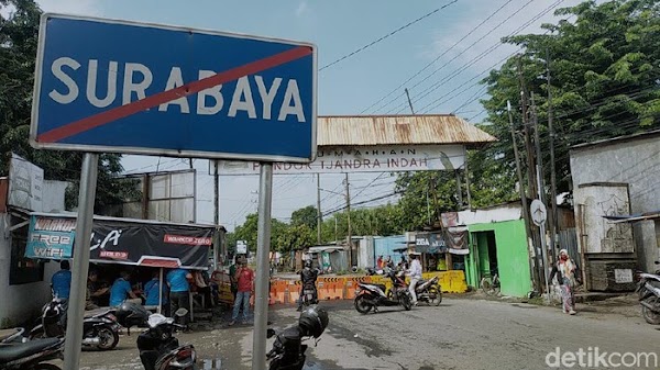 Cegah Corona, Warga Rungkut Menanggal Tutup Perbatasan Surabaya-Sidoarjo