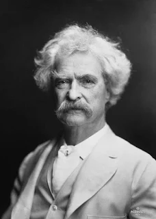 Fotografía en blanco y negro de Mark Twain