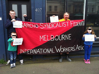 http://www.facebook.com/pages/Anarquistas/378066755607147  Sección de la AIT en Australia: acciones de apoyo a la compañera Eva López (FORA-AIT)  En la localidad de Melbourne (Australia) compañeros de la ASF-IWA llevaron a cabo una acción de protesta en apoyo a la compañera de la FORA-AIT argentina, Eva López en los exteriores de las oficinas de la empresa GfK. Eva López fue acosada, intimidada y finalmente despedida de su trabajo por intentar organizar un sindicato en su lugar de trabajo en la filial GfK en Buenos Aires.  En Sydney, en una pequeña acción de solidaridad ante el Hotel Hilton, se repartieron folletos a las personas que asistían a un evento y conferencia en la que participaba  Juergen Merz ( Director de GFK Australia).   En los panfletos se denunciaba las políticas empleadas por esta empresa hacía sus trabajadores, exigiendo la readmisión de la compañera Eva. Se tuvo una serie de conversaciones con los asistentes al acto, permaneciendo el piquete informativo en el interior del establecimiento durante 15 minutos, hasta que se pidió salir al exterior "por seguridad". Entonces los compañeros permanecieron fuera del hotel por otra media hora, distribuyendo panfletos a los transeúntes fuera del establecimiento, y se colocaron unos carteles.   http://elmilicianocnt-aitchiclana.blogspot.com.es/2013/09/australia-acciones-de-apoyo-la.html