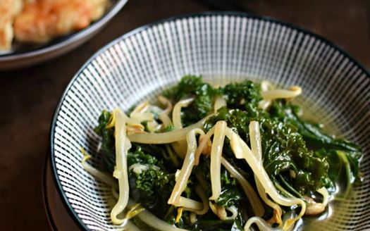 Resep Nikmat Sayur Bening Kale Taoge, Simpel!